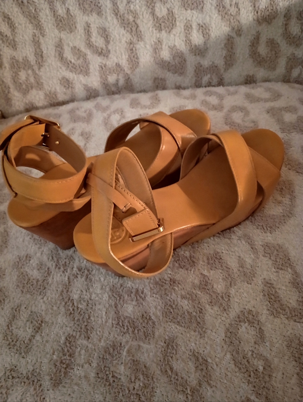 Tory Burch Almita Wood Wedge Platform Leather Sandals - Picture 2 of 10